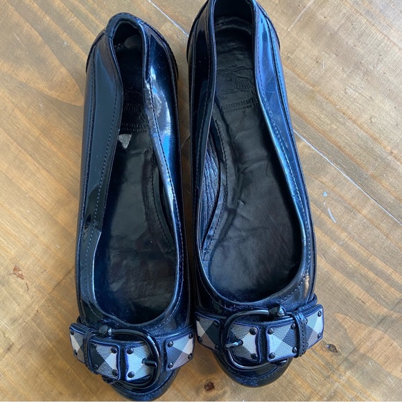 Burberry Patent Leather Ballet Flats-Black with Nova Plaid Buckle-Size 36.5 - Picture 2 of 11